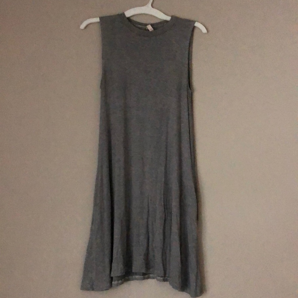 Elan Gray Swing Dress with pockets!